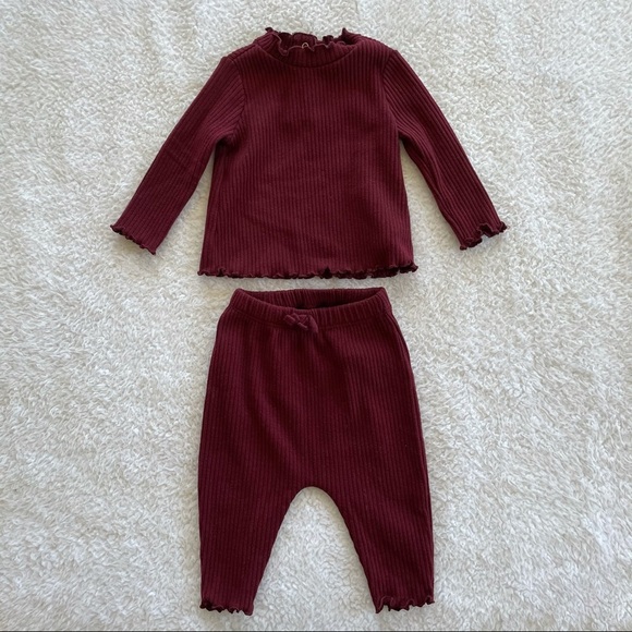 Old Navy Ribbed Set & Gap Bodysuit Bundle - Picture 3 of 6